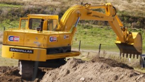 1974-87 Caterpillar CAT 225 Excavator working