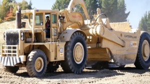 Caterpillar 660B Scraper Operating in Wanaka | Otago | New Zealand | 4K