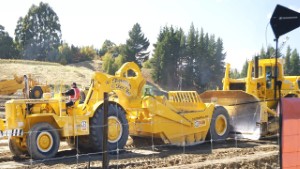 Caterpillar D10 Bulldozer pushing a 630B Motor Scraper in Wanaka | Otago | New Zealand | 4K
