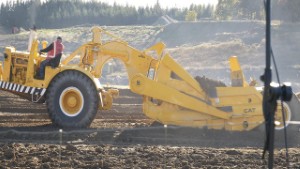 Caterpillar D9 Series E Bulldozer pushing a DW21 Motor Scraper in Wanaka | Otago | New Zealand | 4K