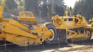 Caterpillar D8H Cable Bulldozer pushing a CAT DW21 Motor Scraper | Otago | New Zealand | 4K