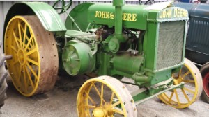 Vintage 1926 John Deere D Model Tractor in Geraldine
