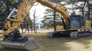 Modern Caterpillar 323 Excavator in Wanaka
