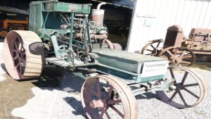 Antique 1913 Saunderson & Mills Universal Tractor Running in Geraldine