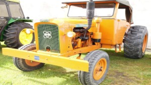 1958 Chamberlain Champion 9G Tractor in Ashburton