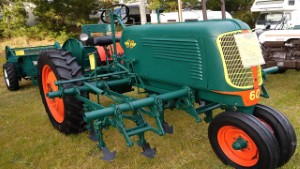 1946 Oliver 60 Tractor with 1960 Oliver Spreader 170 in Christchurch