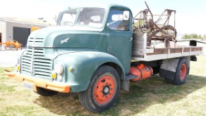 Vintage 1950 Leyland Comet Flatdeck Truck in Blenheim
