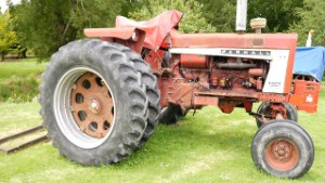 Old 1965 International Harvester Farmall 806 Tractor