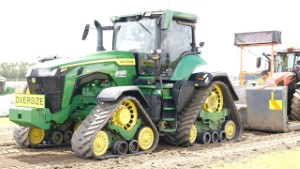 2021 John Deere 8RX 310 Tractor Pulling in Edendale