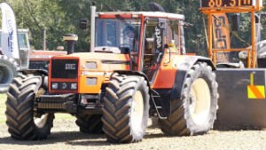 SAME Laser 150 Tractor Pulling a Deutz-Fahr 8280 Tractor