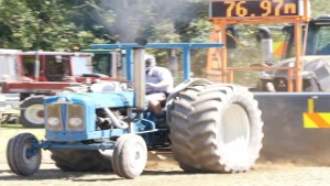 Antique Tractor Pulling - Modified Fordson Major