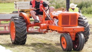Antique Tractor Pulling - Allis Chalmers WC