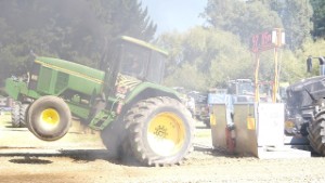 Modified John Deere 7700 Tractor Pulling