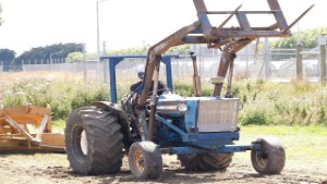 Vintage 1965-76 Ford 5000 Tractor Pulling