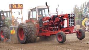 800hp International Harvester 1086 Tractor Pulling