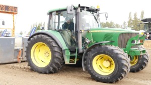 2004 John Deere 6420 Tractor Pulling  in Mayfield
