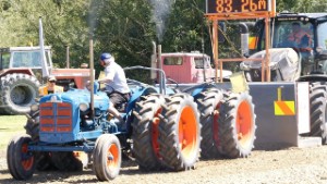 Dual Fordson Super Major Tractor Pulling