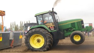 Modified John Deere 7700 Tractor Pulling in Mayfield