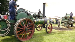 Antique 1907 Garett Traction Engine 26432 Running a Chaff Cutter