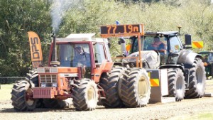 Old 1984 International Harvester 956 XL Tractor Pulling