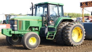 Modified 1993-96 John Deere 7700 Tractor Pulling in Edendale