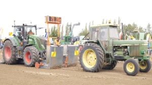 1984 John Deere 3140 Tractor Pulling in Mayfield